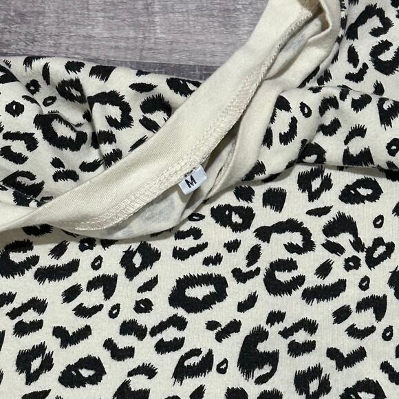 Leopard Print Short Sleeve Crop T Shirt Womens M Runs Small Khaki Black Tee - Picture 5 of 5